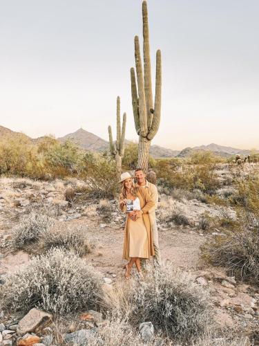 Scottsdale Desert Pregnancy Announcement // Emily Wertz, Local Luxury Real Estate.