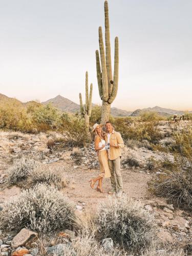 Scottsdale Desert Pregnancy Announcement // Emily Wertz, Local Luxury Real Estate.