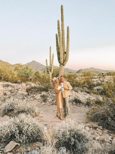 Scottsdale Desert Pregnancy Announcement // Emily Wertz, Local Luxury Real Estate.